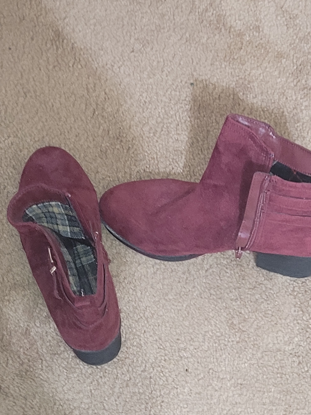 BONGO Women's Burgundy Suede Ankle Booties